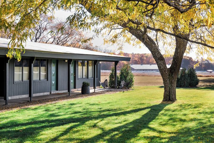 Hotel Exterior 43 of 47