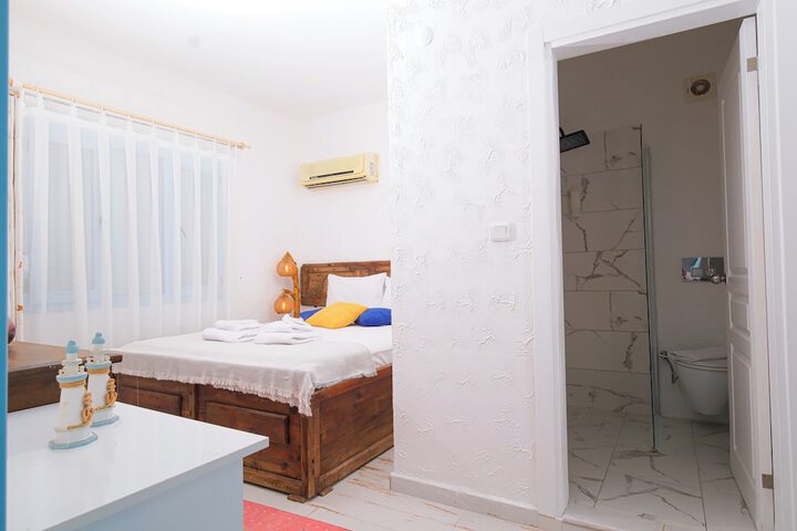 Room 2 of 51