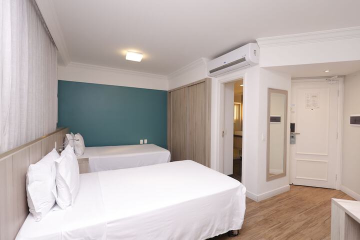 Hotel 2 of 143