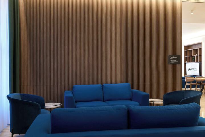 Lounge 53 of 64