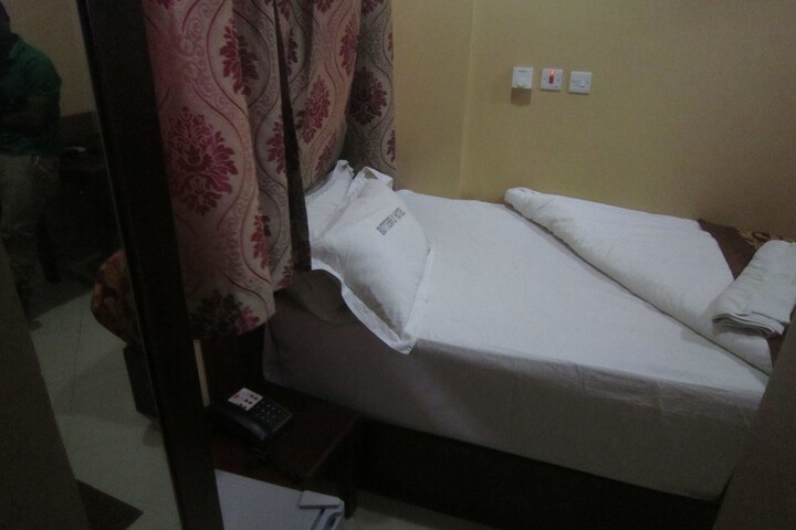 Room 14 of 33