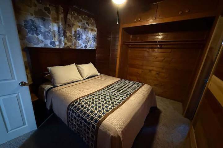 Crest Lodge Historic Mountain Inn in Crestline, CA