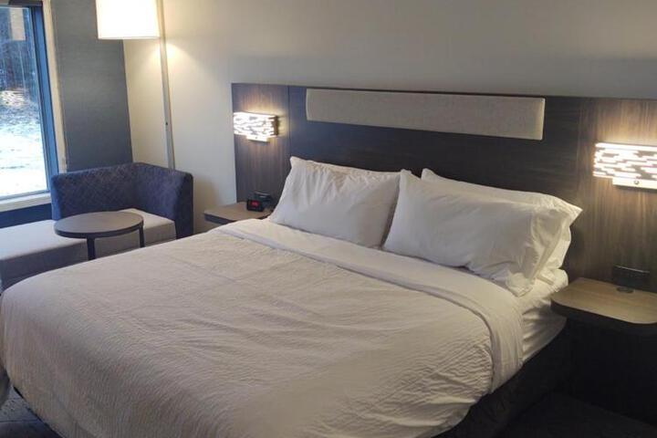 Standard King Bed Accessible (2 of 16)