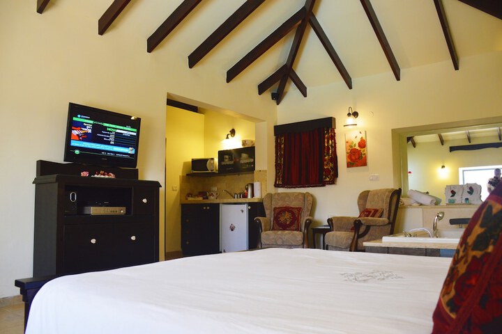 Room 3 of 40