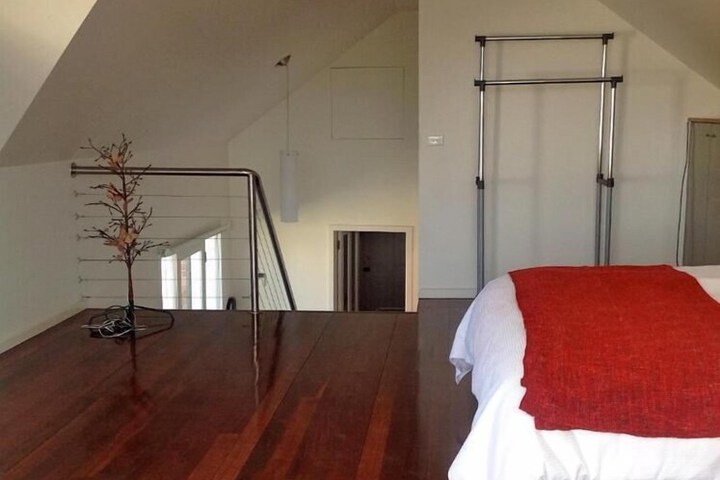 Room 4 of 12