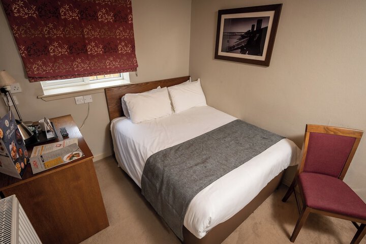 Room 4 of 25