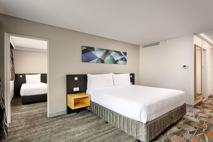 Room 11 of 104