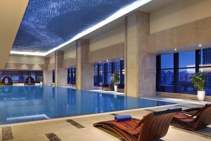 Pool Hotel