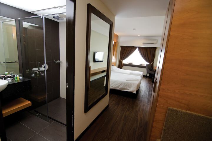 Room 6 of 34