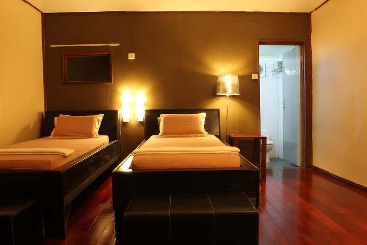 Room 7 of 37