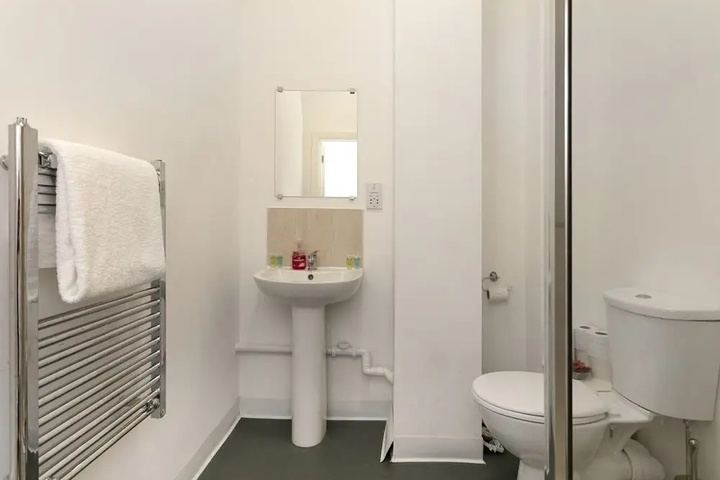 Room 7 of 24