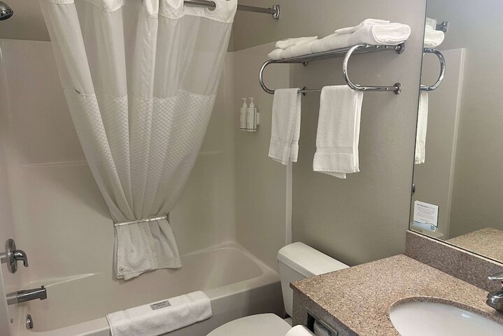 Room 32 of 40