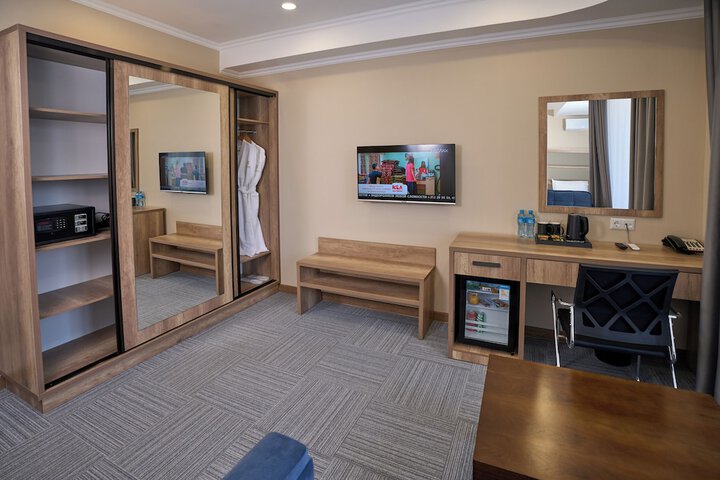 Room 7 of 28