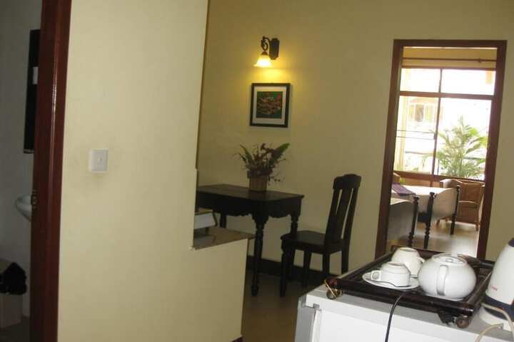 Room 10 of 32