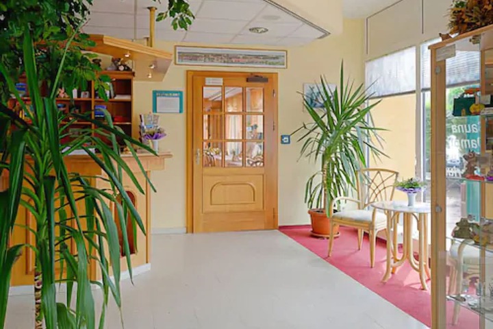 Entrance & Lobby