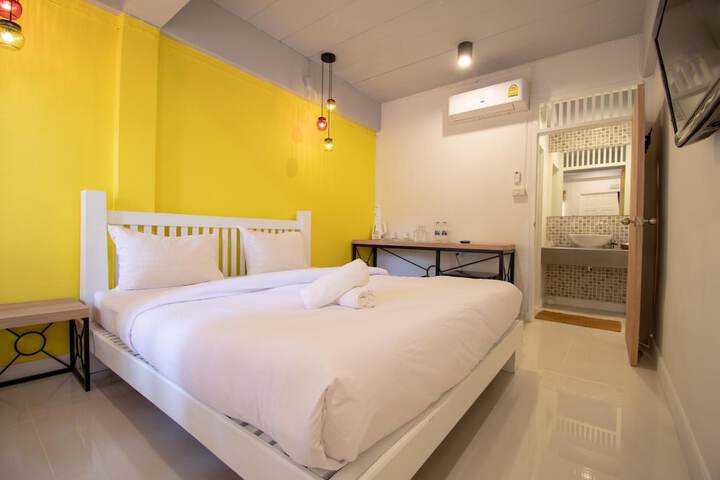 Room 9 of 34
