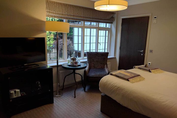 Room 26 of 102