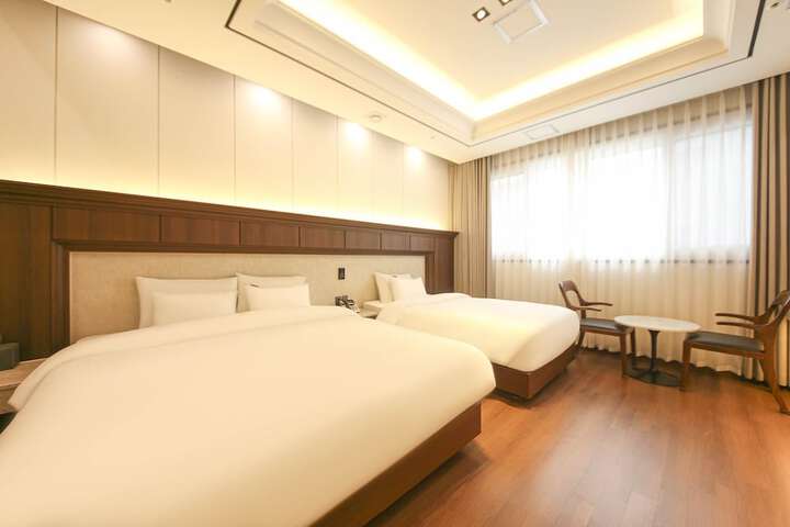 Room 37 of 77