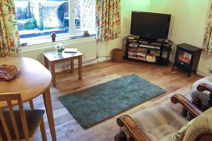 Room 4 of 4