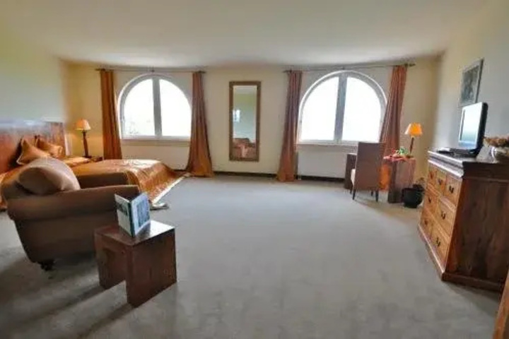 Room 3 of 11