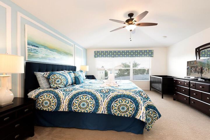 Room 40 of 710