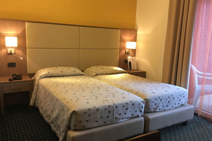 Room 10 of 69