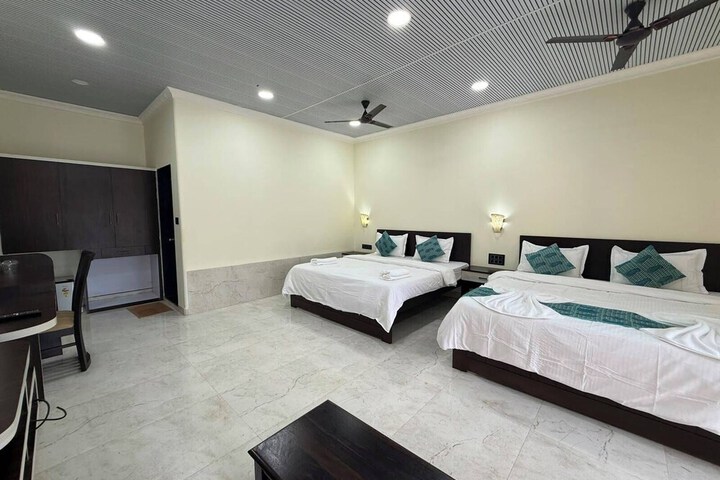 Room 17 of 34