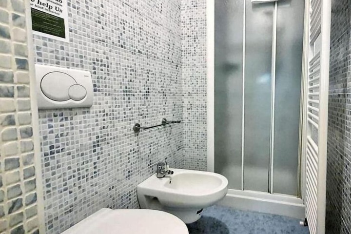 Room 4 of 39