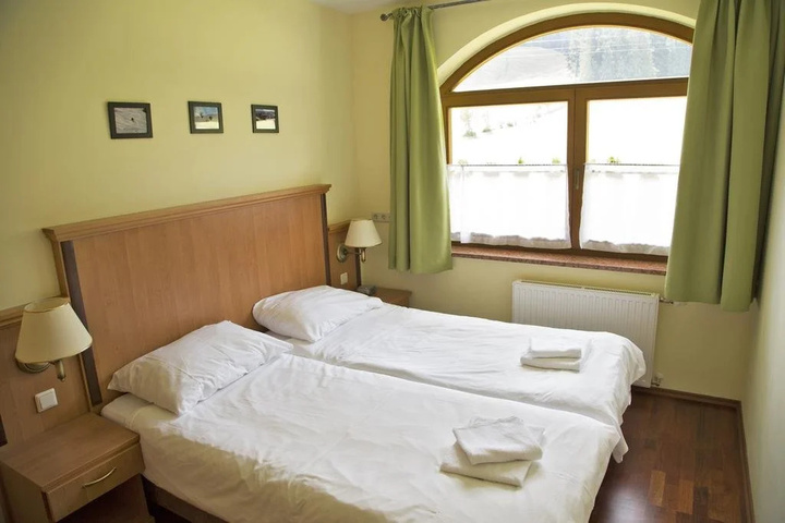 Room 4 of 15