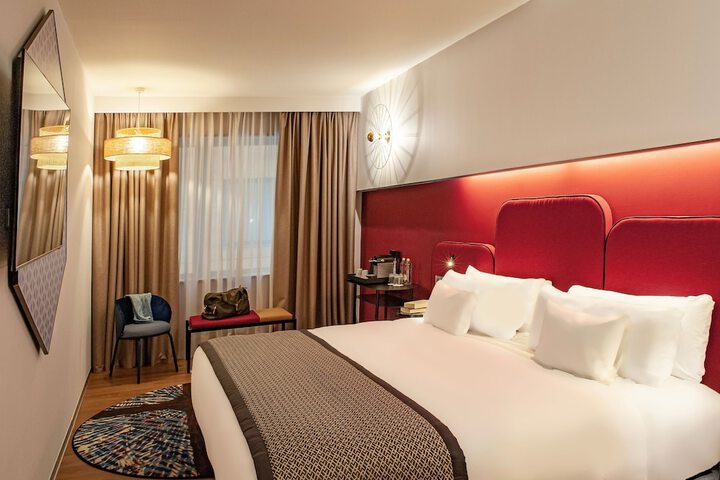 Room 3 of 96