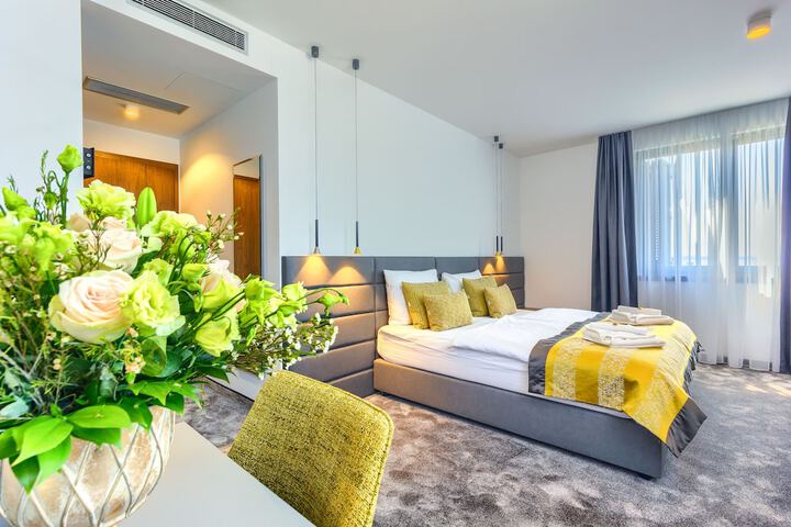 Room 52 of 114