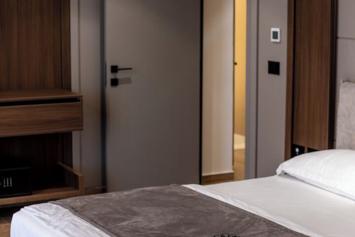 Room 8 of 114