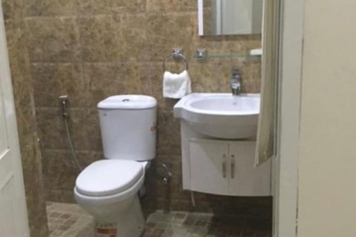 Room 7 of 8
