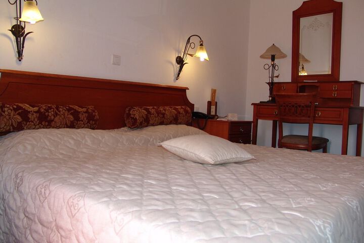 Room 6 of 38