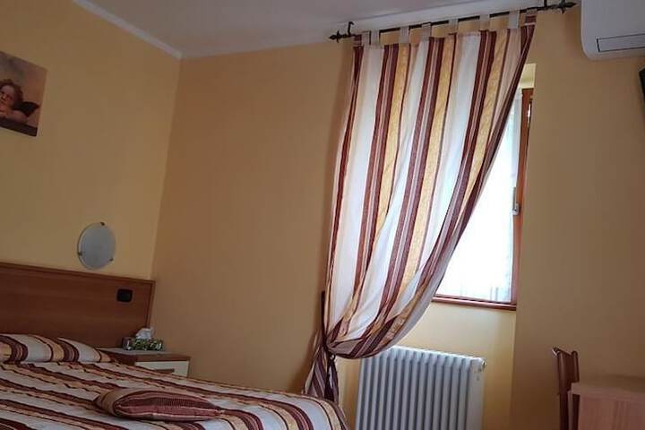 Room 4 of 34