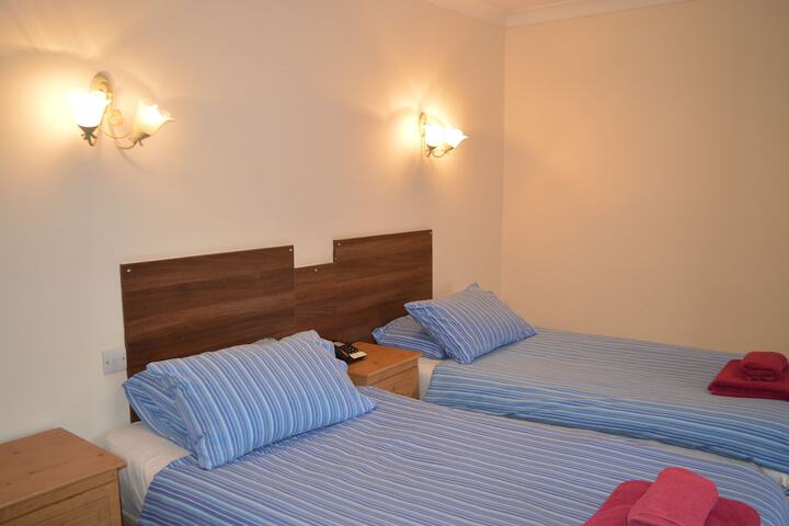 Room 6 of 27