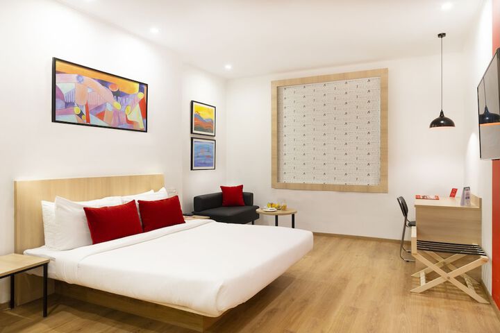 Room 12 of 25