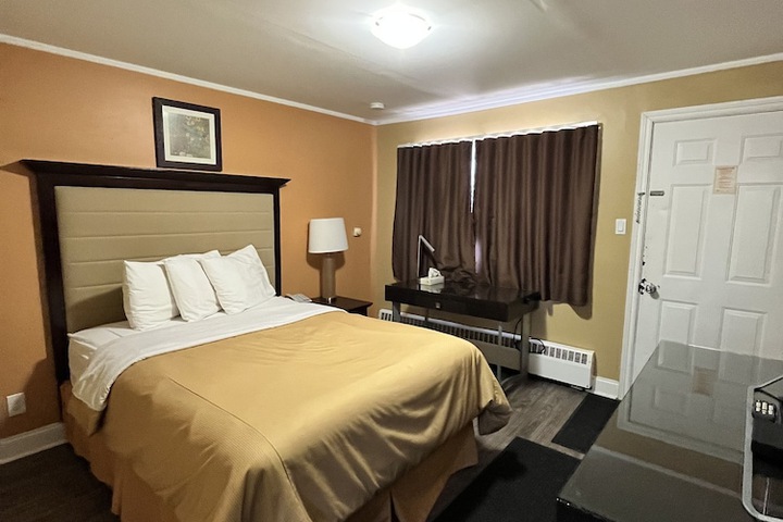 Room 6 of 26