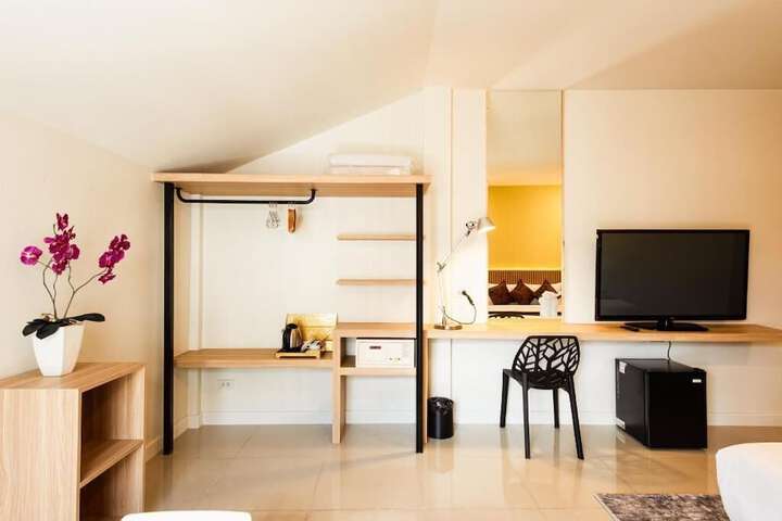 Room 27 of 44