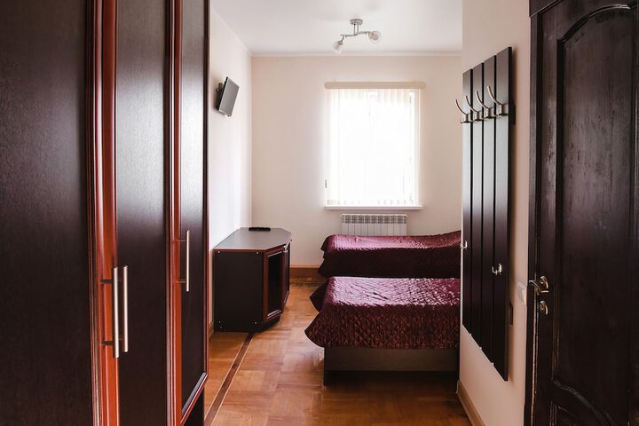 Room 4 of 20
