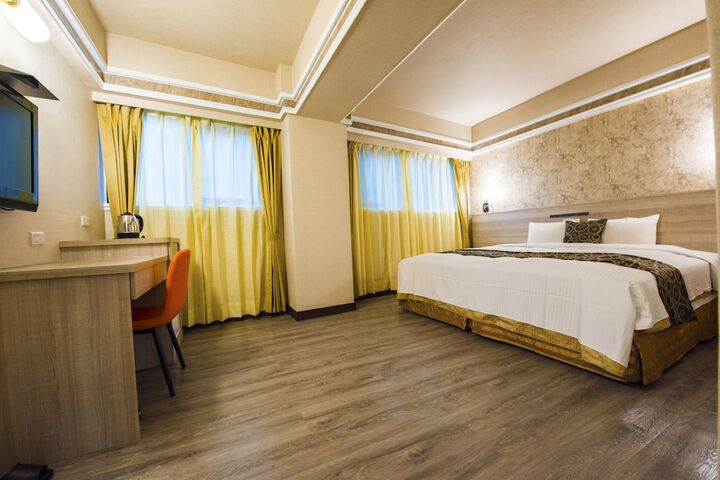 Room 10 of 80