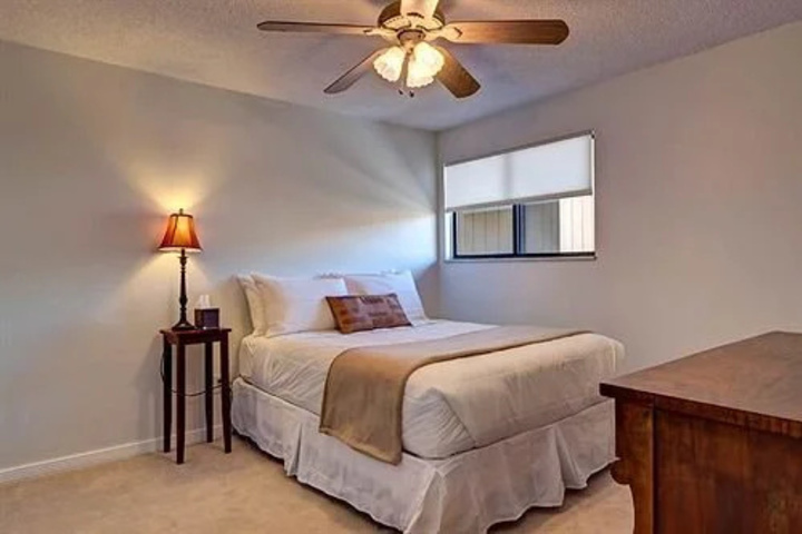 Room 4 of 12