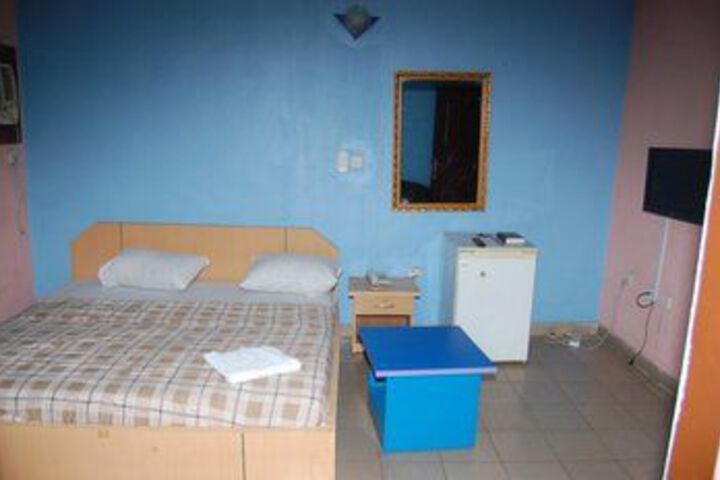 Room 6 of 15