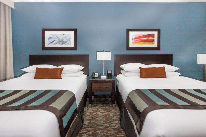 2 Queen Beds (9 of 10)