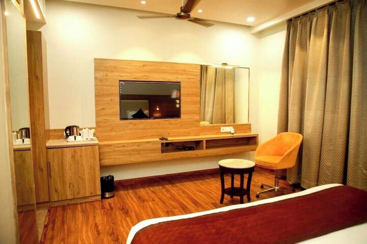 Room 5 of 52