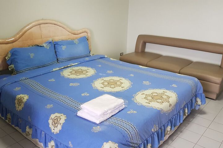 Room 5 of 25