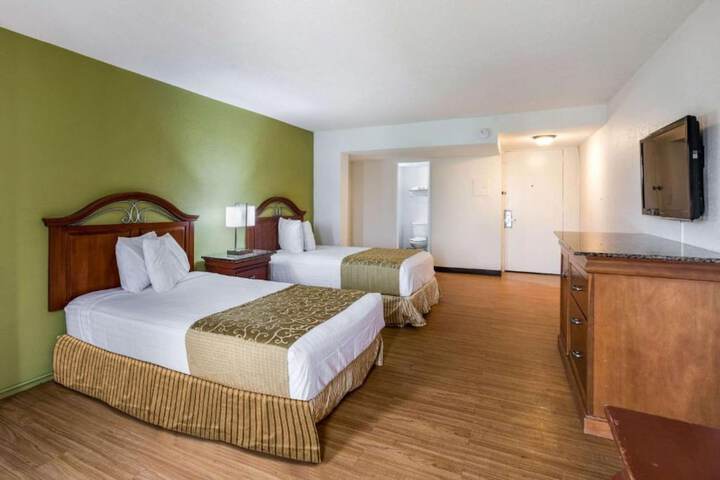 2 Double Beds (7 of 17)