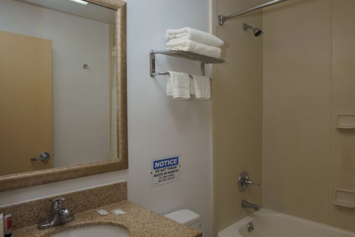 Business Suite King Bed (2 of 7)