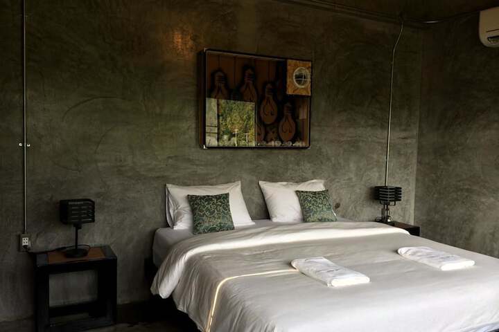 Room 8 of 38