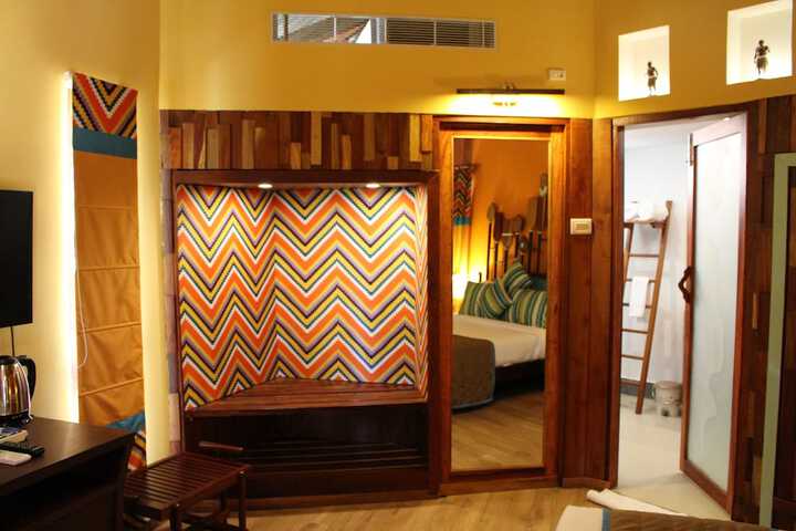 Room 9 of 38